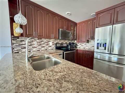 7100 NW 17th St, Plantation, FL 33313