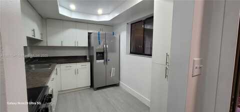 8635 NW 8th St, Miami, FL 33126