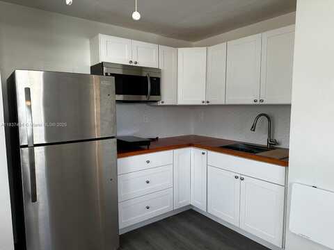 2115 N 17th Ct, Hollywood, FL 33020