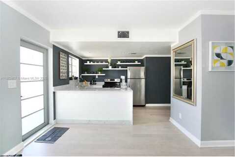 1050 7th St, Miami Beach, FL 33139