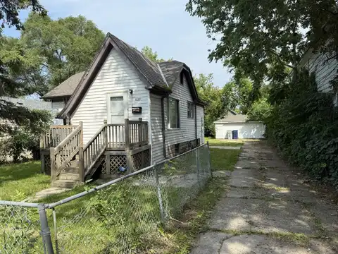 4744 N 49th St, Milwaukee, WI 53218