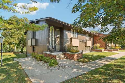 60 Lausanne Ct, Lake Geneva, WI 53147