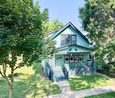 3430 N 22nd St, Milwaukee, WI 53206