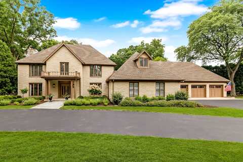 2370 Woodmoor Ln, Brookfield, WI 53045