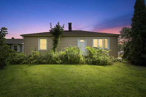 1402 Riverview Dr, Kewaskum, WI 53040