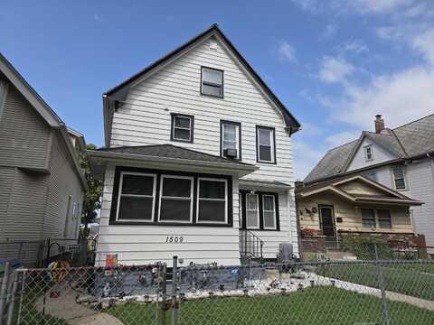 1509 S 33rd St, Milwaukee, WI 53215