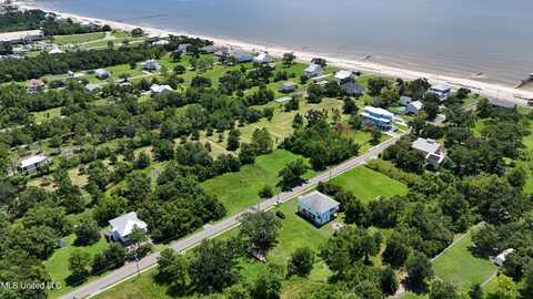 137 Oak Boulevard, Waveland, MS 39576