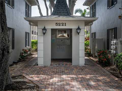 5221 BAYSHORE BOULEVARD, TAMPA, FL 33611