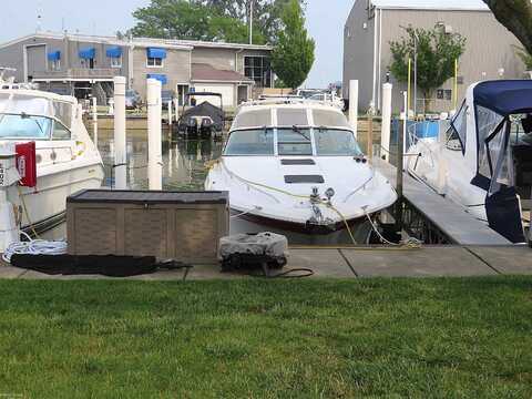 41700 Conger Bay E-402, Harrison, MI 48045