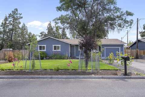 3034 SW 28th Court, Redmond, OR 97756