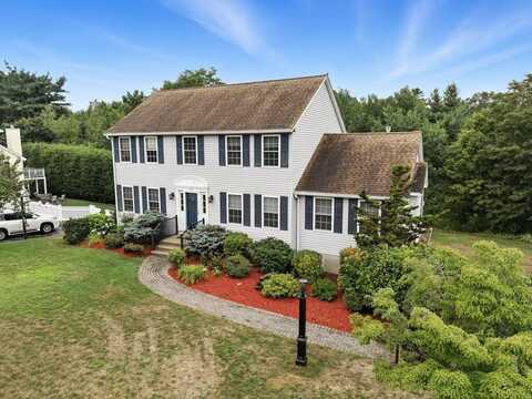 13 Colonial Dr, Clinton, MA 01510
