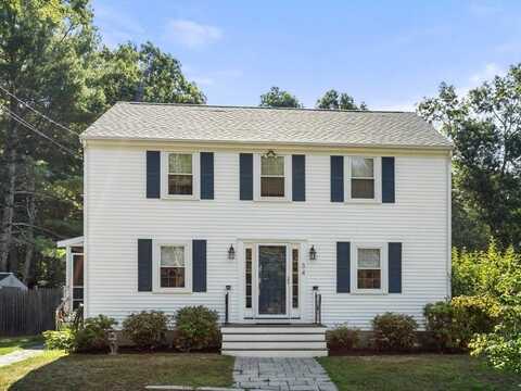 34 Bourne Rd, Plymouth, MA 02360