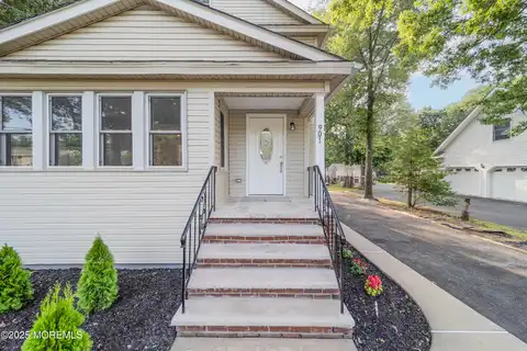 901 Palmer Avenue, Holmdel, NJ 07733