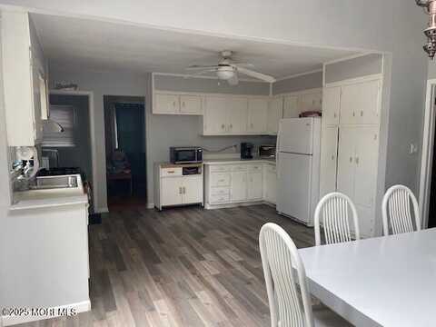 6 Wilson Avenue, Oakhurst, NJ 07755