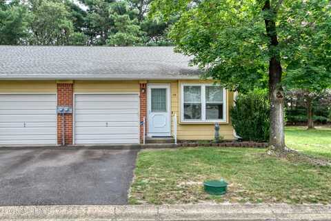 11 Quaker Lane, Whiting, NJ 08759