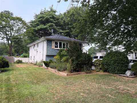 8 Willoughby Street, Brentwood, NY 11717