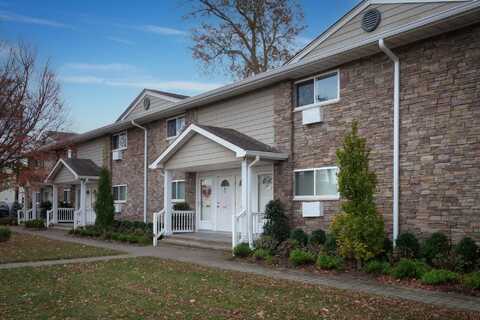 100 Friendly Court, Babylon, NY 11704