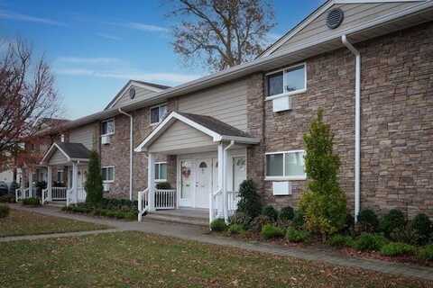 100 Friendly Court, Babylon, NY 11704