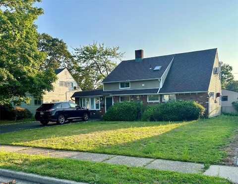 26 Atlas Lane, Hicksville, NY 11801