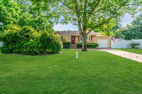 10 Glen Way, Lake Grove, NY 11755