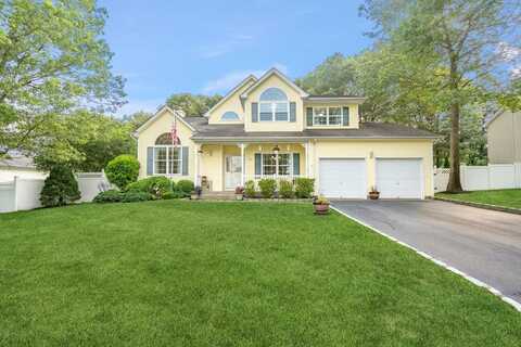 26 Tuthill Creek Drive, Blue Point, NY 11772