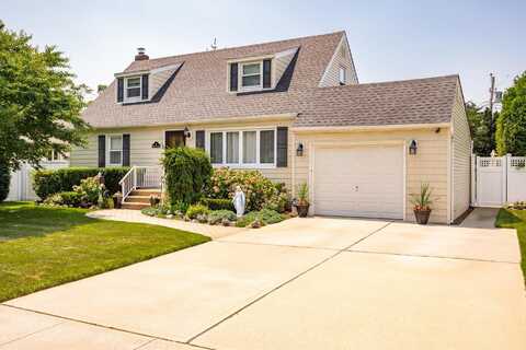 4 Hitchcock Lane, Farmingdale, NY 11735
