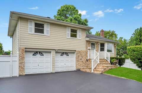 1 Pasture Court, Commack, NY 11725