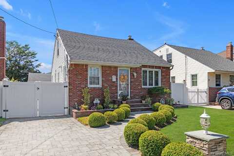 36 Semton Boulevard, Franklin Square, NY 11010