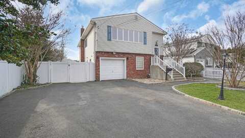 23 Madeline Lane, West Babylon, NY 11704