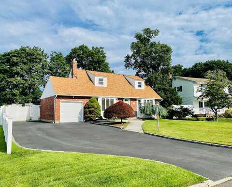 24 Gaymor Lane, Commack, NY 11725