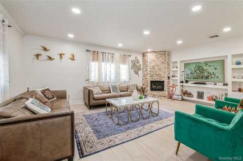 99-78 164th Rd, Howard Beach, NY 11414