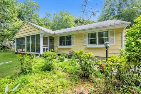 23 Maplewood Drive, Northport, NY 11768