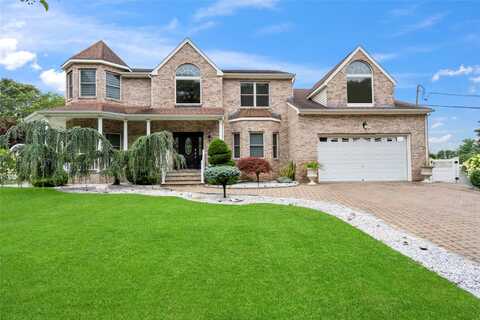 324 Mac Arthur Boulevard, Hauppauge, NY 11788