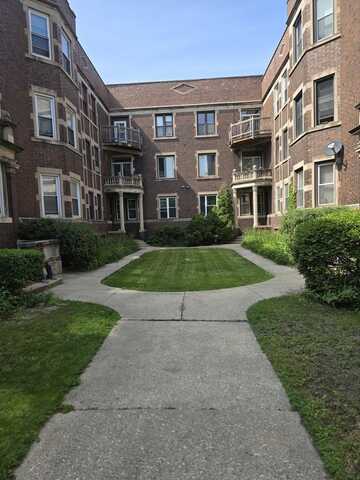 824 E Hyde Park Boulevard, Chicago, IL 60615