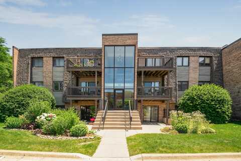 1420 Stonebridge Circle, Wheaton, IL 60187