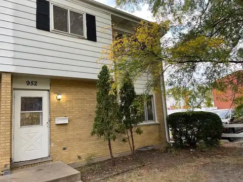 952 N Virginia Lane, Elmhurst, IL 60126