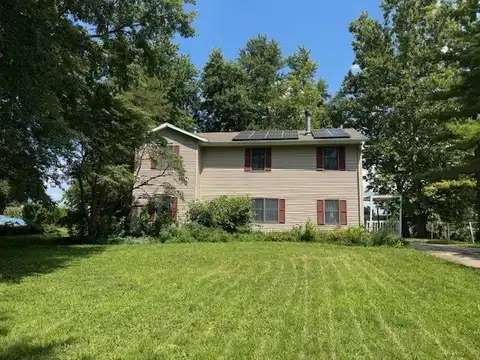 1560 Forest Hills Road, Lincoln, IL 62656