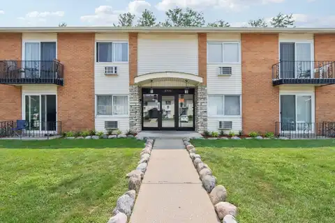 8916 Kenneth Drive, Des Plaines, IL 60016