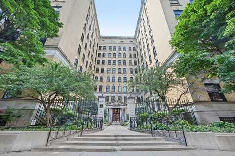 559 W Surf Street, Chicago, IL 60657