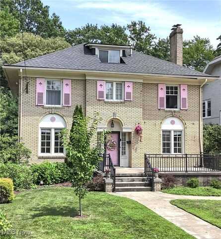 215 Casterton Avenue, Akron, OH 44303