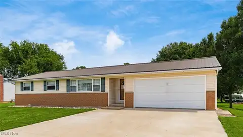 2854 Mcfarland Drive, Zanesville, OH 43701