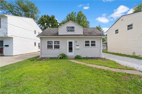 7686 Pinehurst Drive, Mentor-On-The-Lake, OH 44060