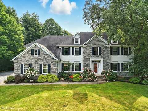 17291 Buckthorn Drive, Chagrin Falls, OH 44023