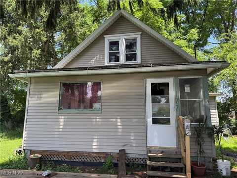 177 E Tuscarawas Avenue, Barberton, OH 44203