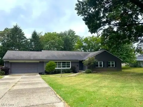 2815 E Ray Drive, Zanesville, OH 43701