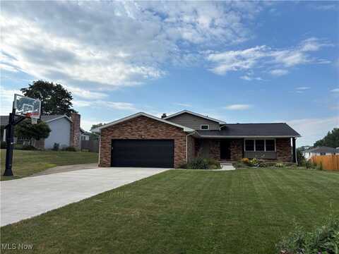 444 Wyandotte Trail SW, Hartville, OH 44632