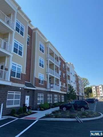 5 Soldier Hill Road 305, Paramus, NJ 07652
