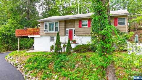 348 Conklintown Road, Ringwood, NJ 07456