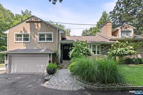 215 Davis Avenue, Hackensack, NJ 07601