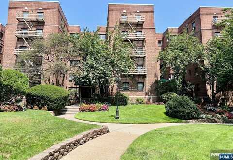 2337 Hudson Terrace C11, Fort Lee, NJ 07024